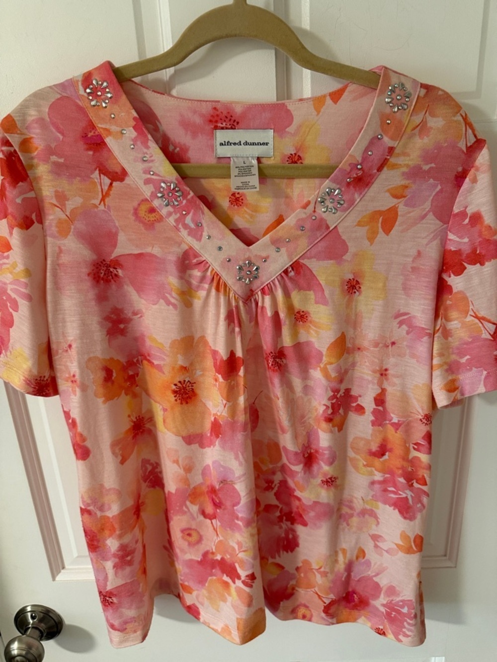 Alfred Dunner Pink and Orange Floral V-Neck Rhinestone Embellished Top Large
